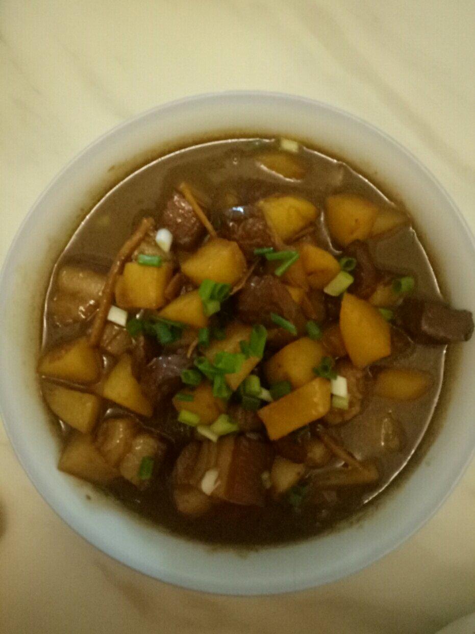 红烧肉炖土豆