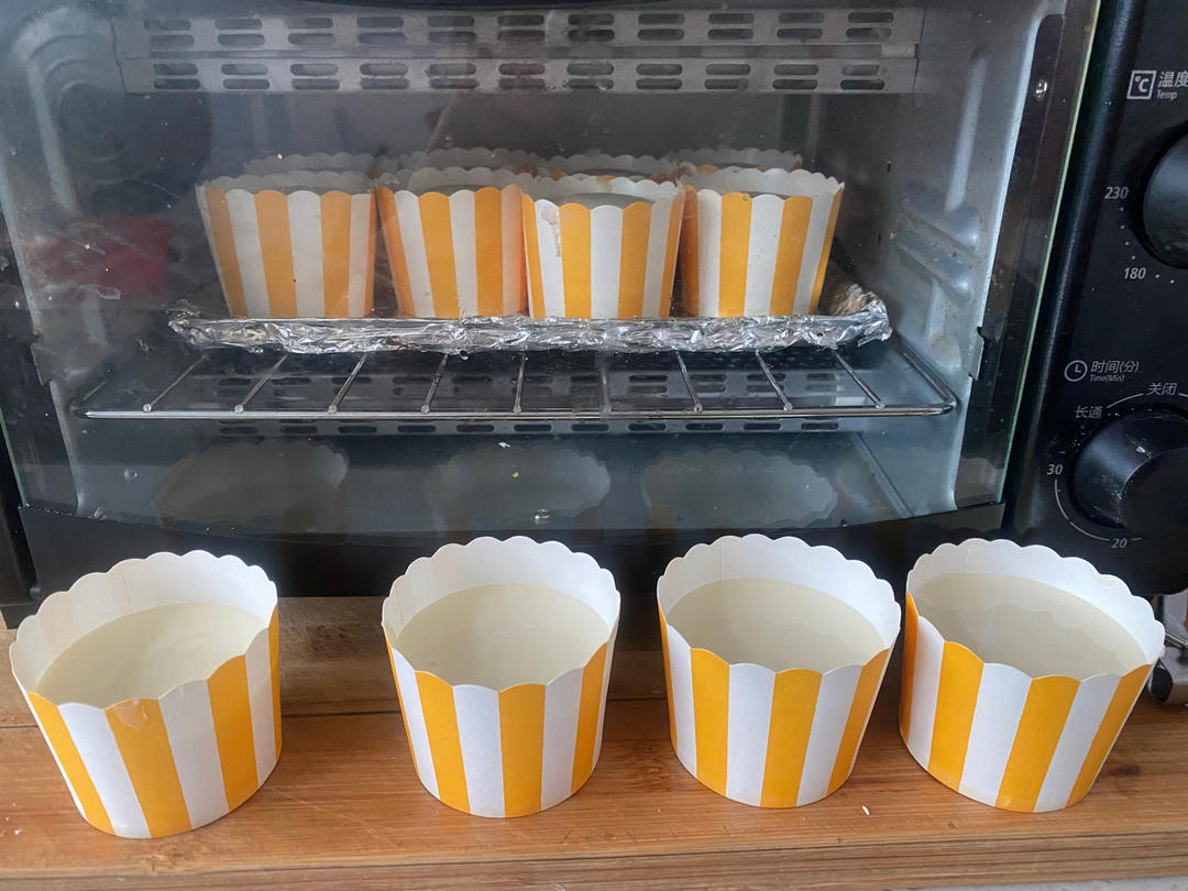 纸杯蛋糕，绝对不塌不裂，百分百成功四段式烘烤方法，不私藏无保留