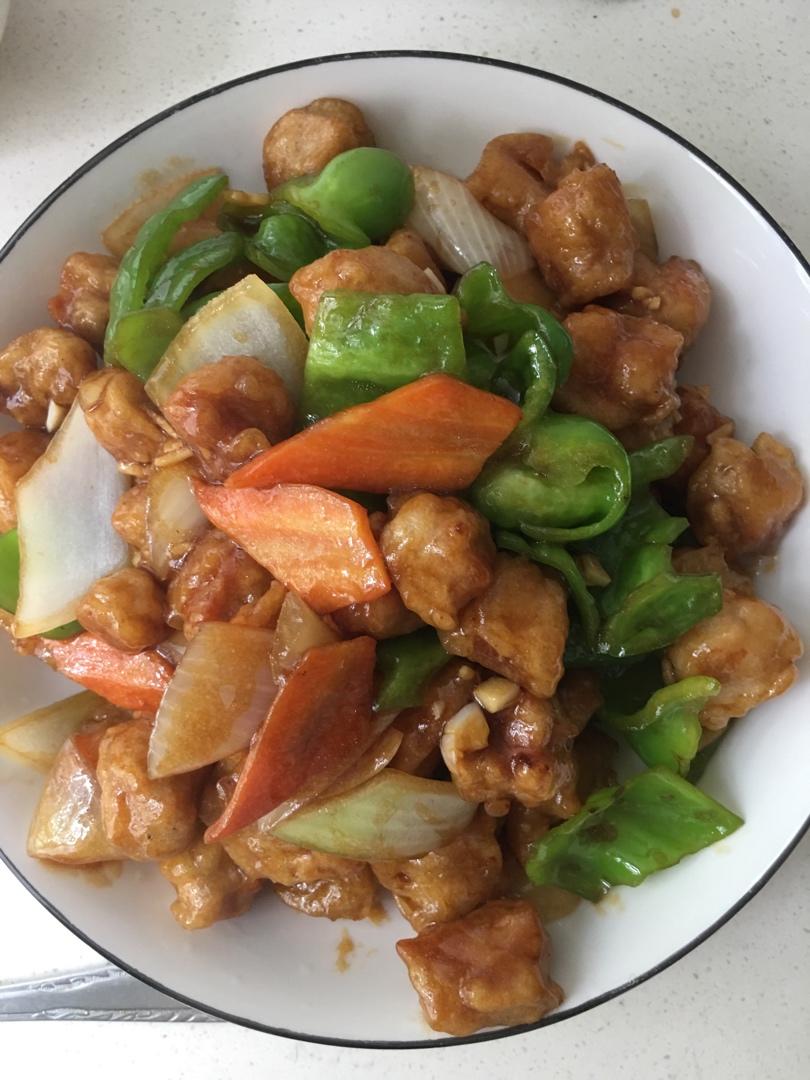 厨师长教你：“溜肉段”的家常做法，外酥里嫩唇齿留香