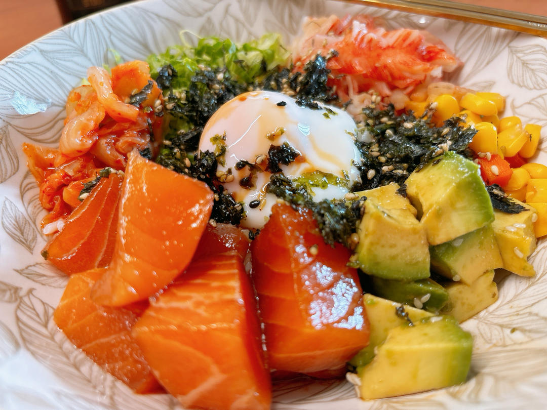 风靡纽约的三文鱼牛油果波奇饭