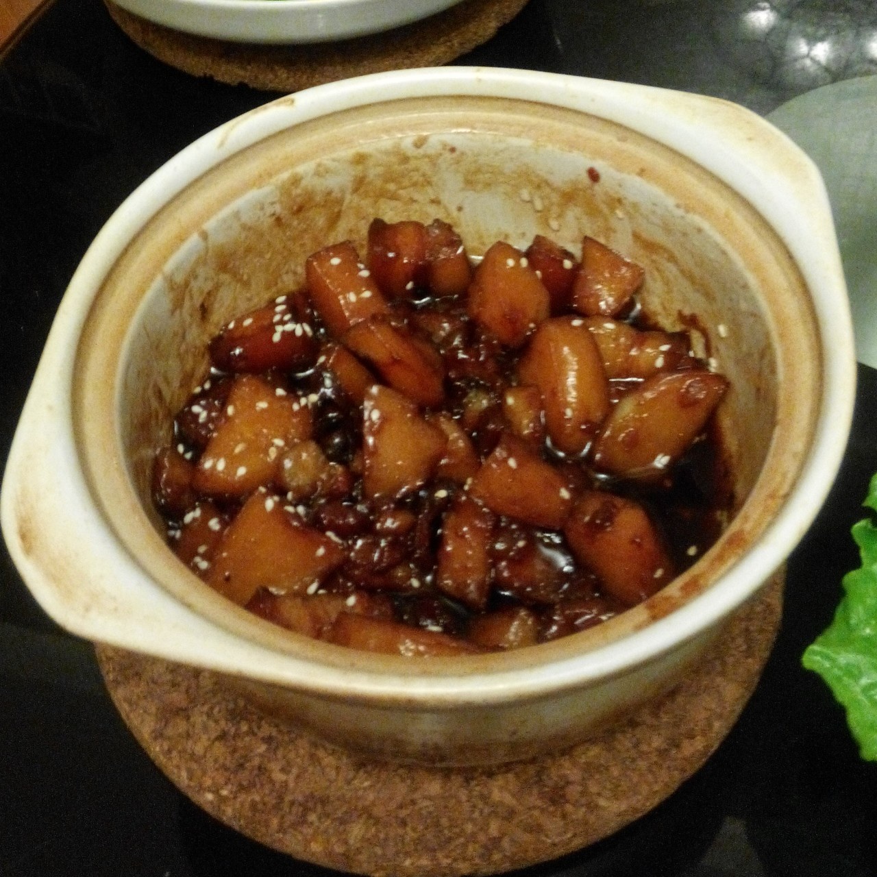 吃着碗里望着锅里的红烧肉