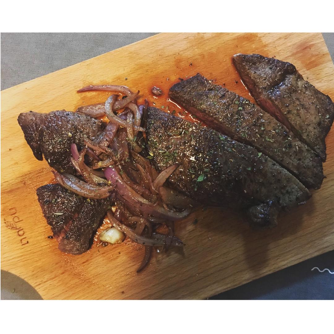 好吃到哭的煎牛排