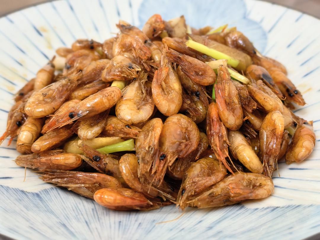 厨师长教你：“油爆小河虾”的家常做法，壳脆肉嫩，汤汁饱满