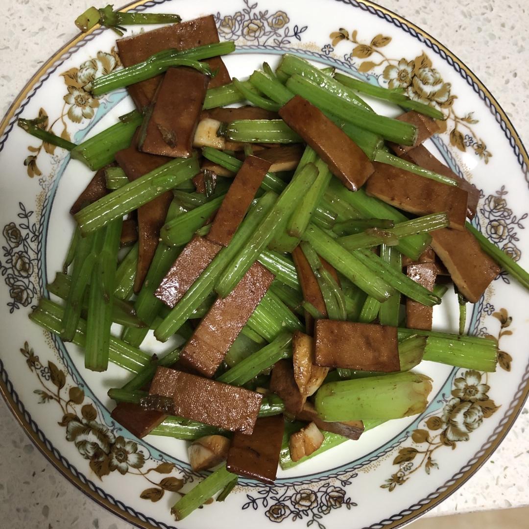 芹菜炒香干