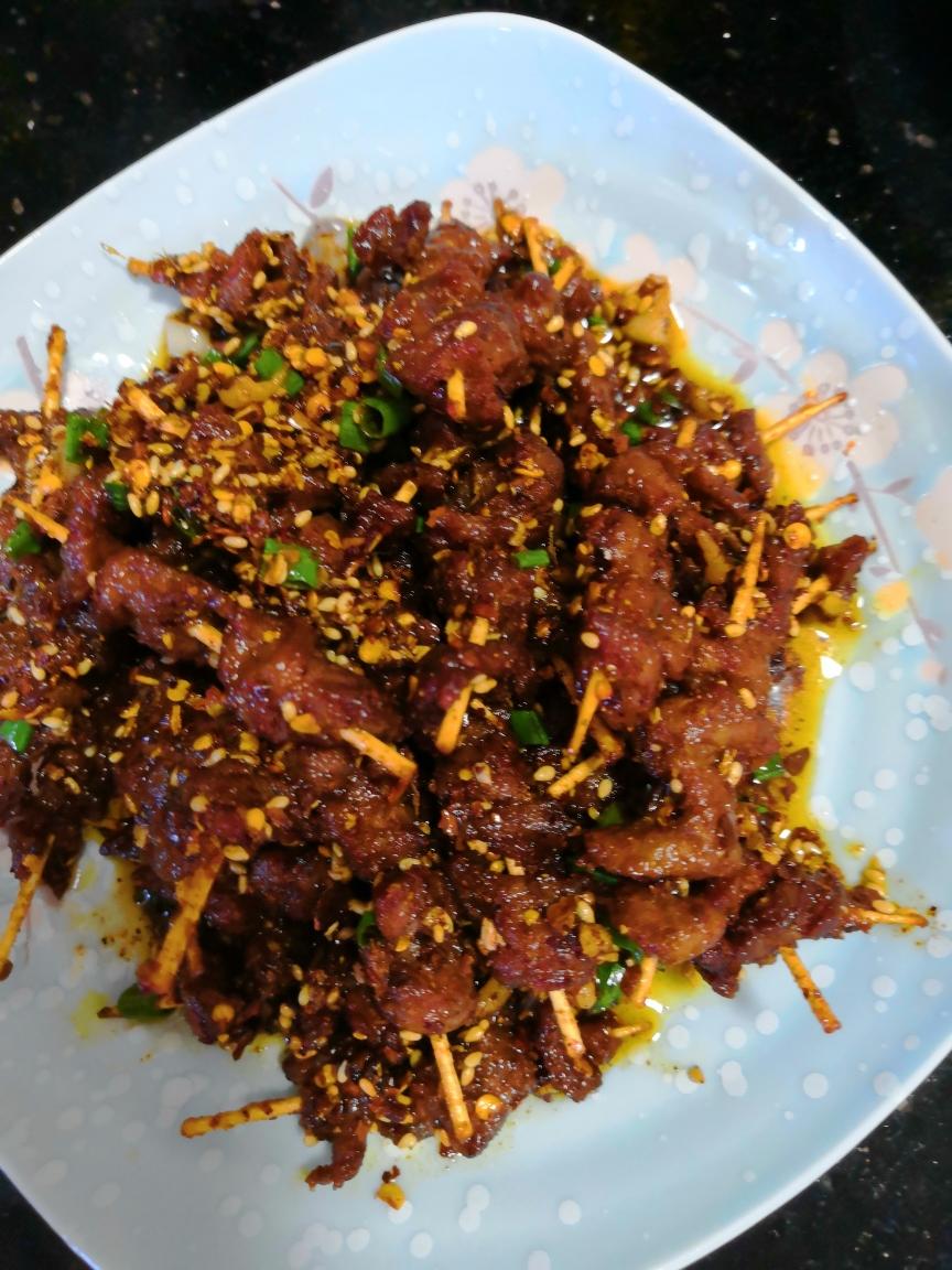 好吃的牙签牛肉 小零食自制麻辣肉串的做法