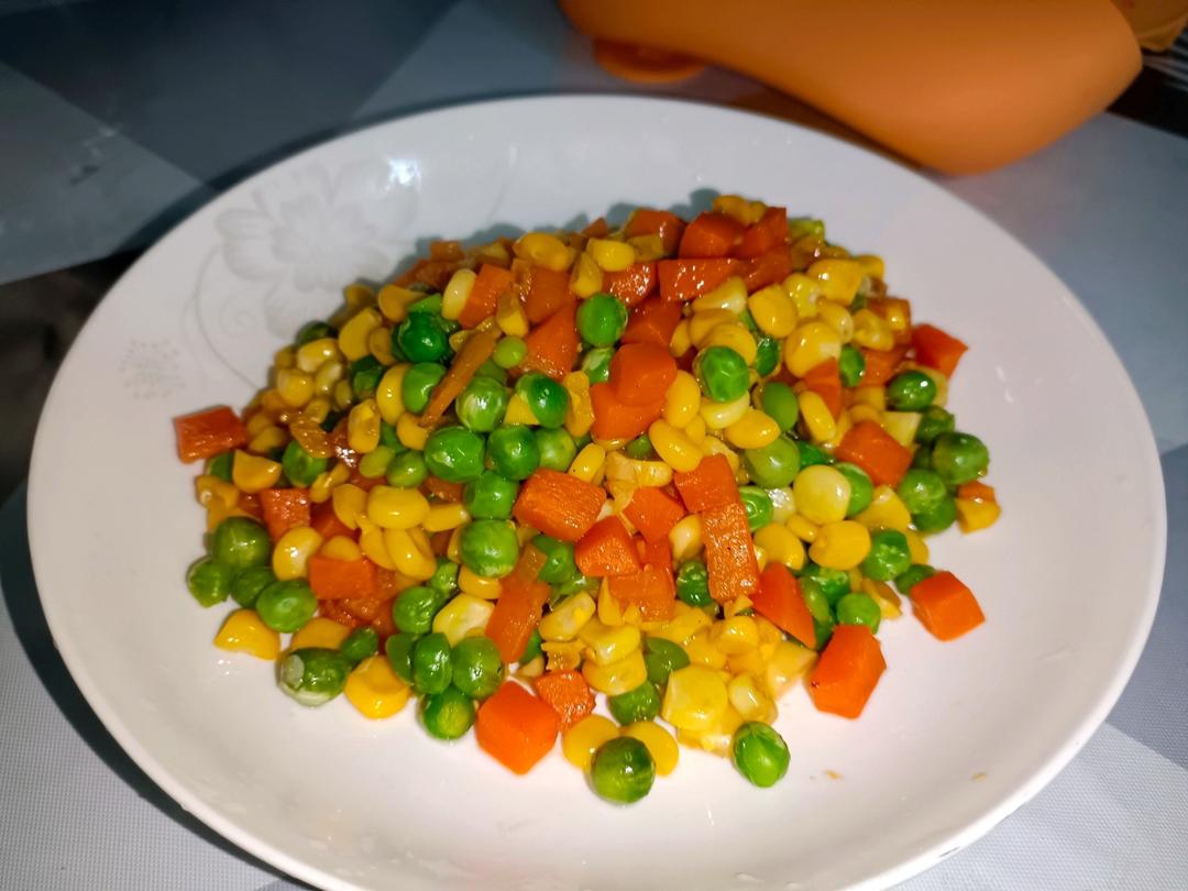 纯素美食｜胡萝卜青豆炒玉米粒