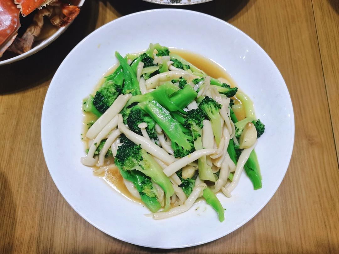 低脂低卡‼️鲜嫩好吃不长胖的西兰花炒菌菇