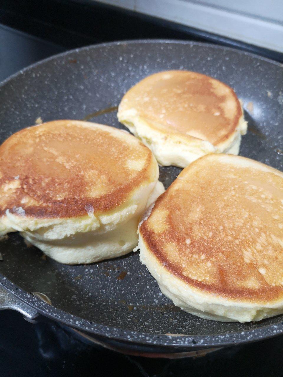 不用烤箱 15分钟无油低糖的舒芙蕾蛋糕松饼 🥞 蓬松绵软