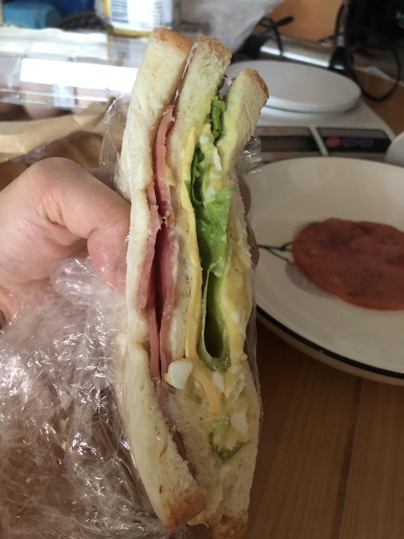 土豆沙拉三明治