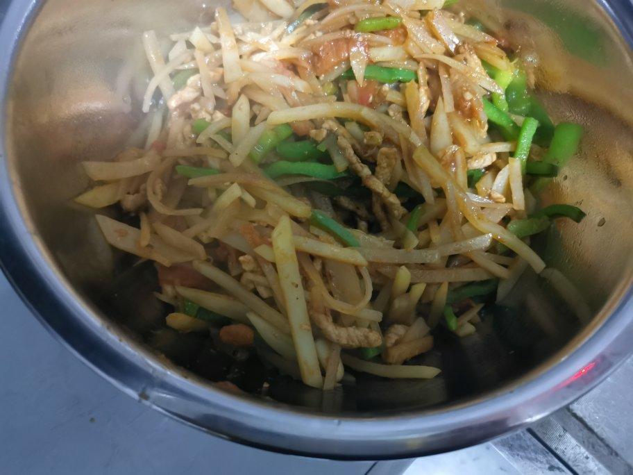 超级下饭，永远吃不腻的土豆丝炒肉