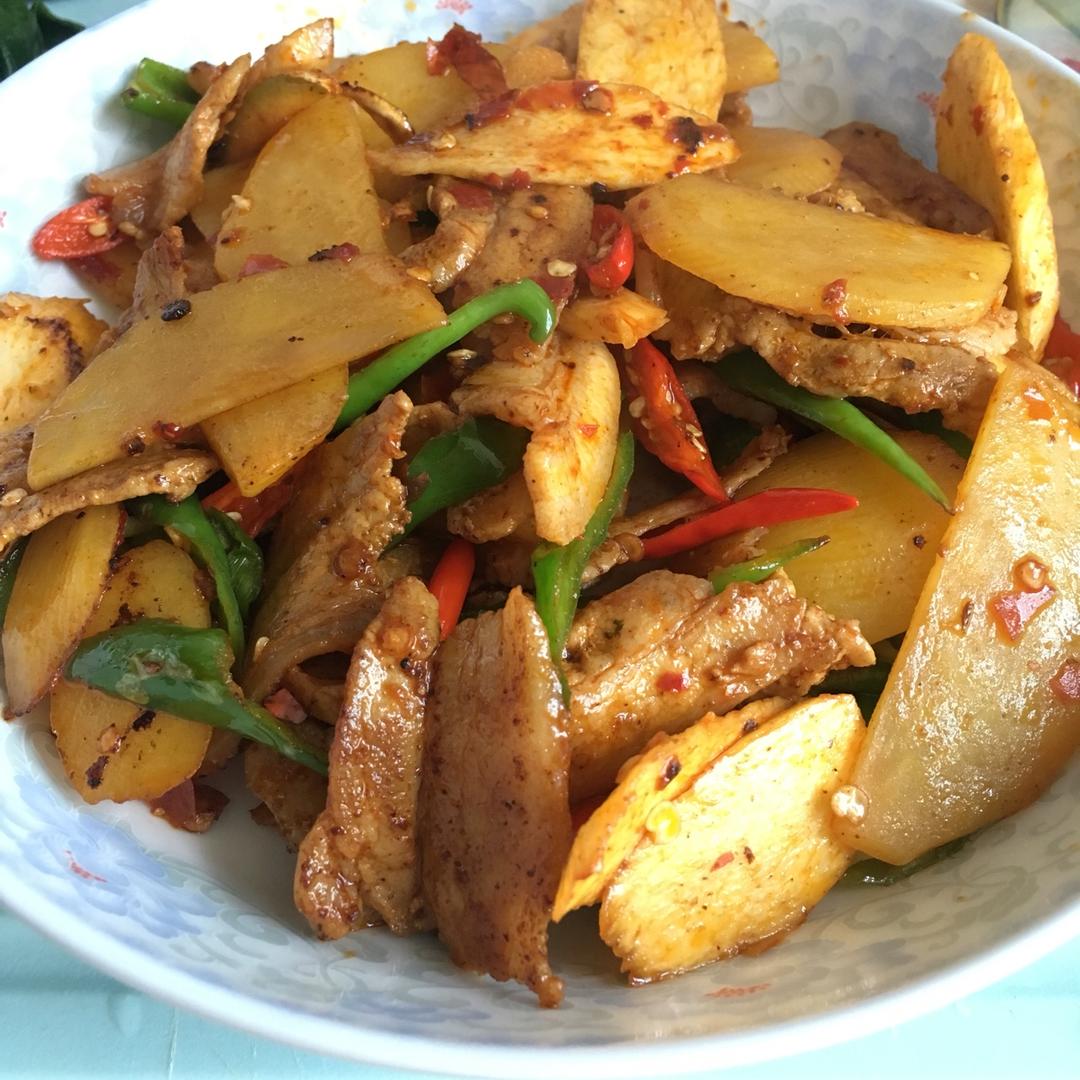 五花肉干煸土豆片