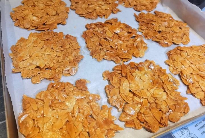 杏仁瓦片：薄脆香酥小零食。