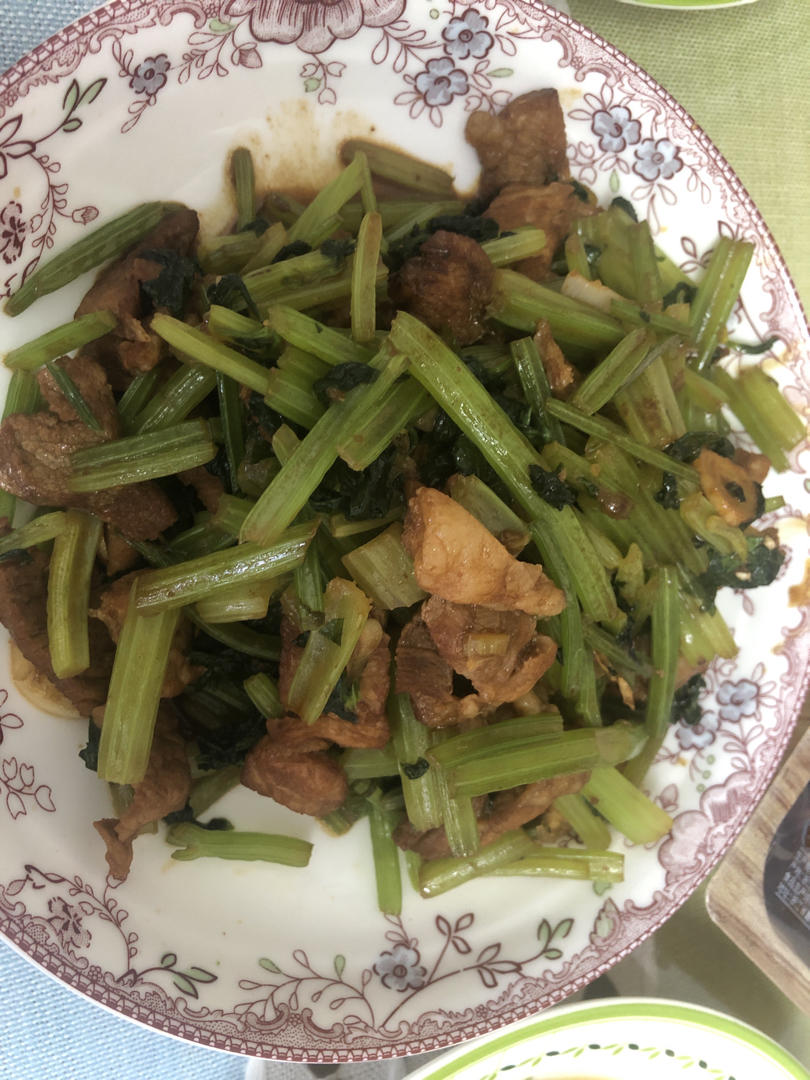 芹菜炒肉丝