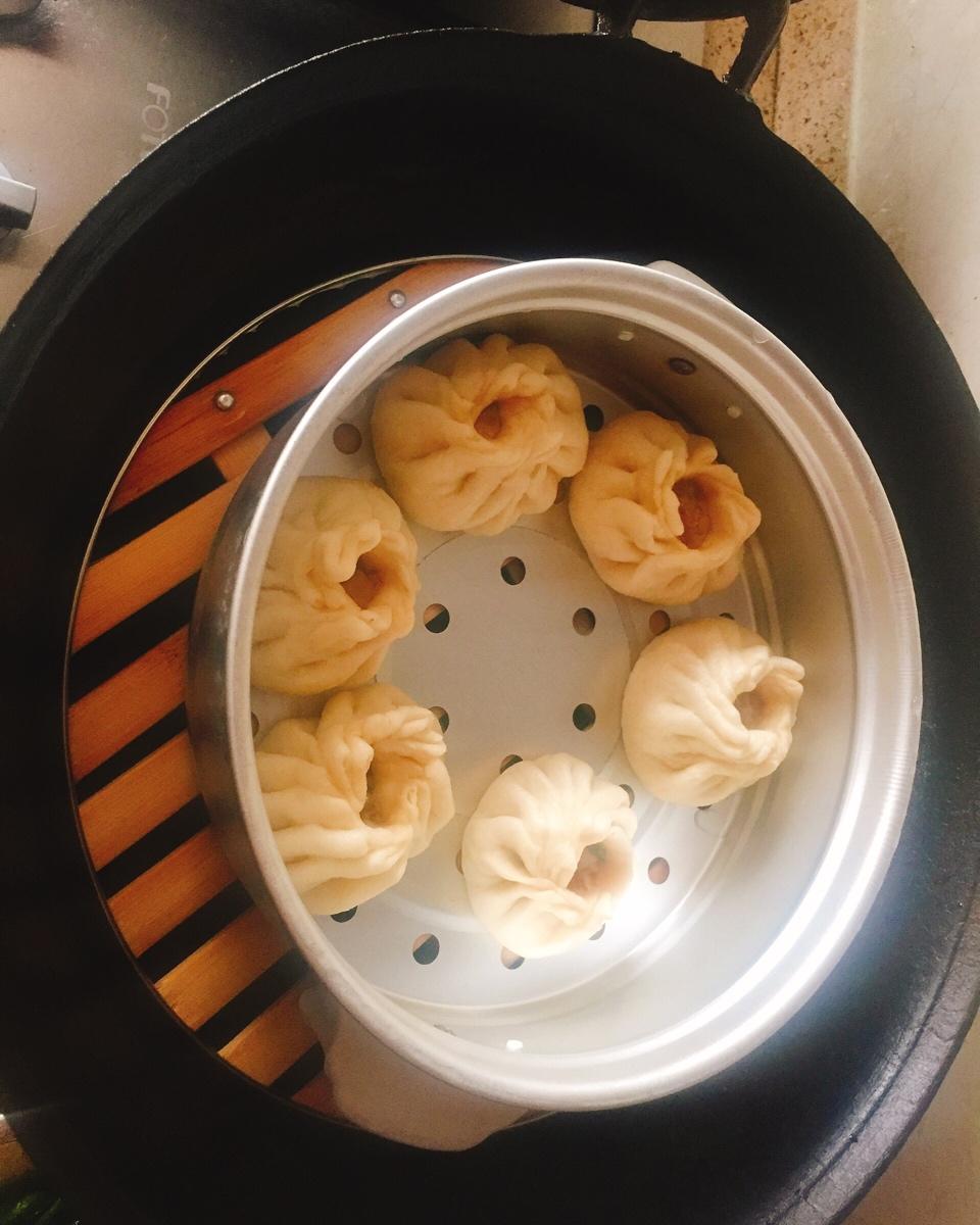 鲜美多汁的洋葱牛肉包子