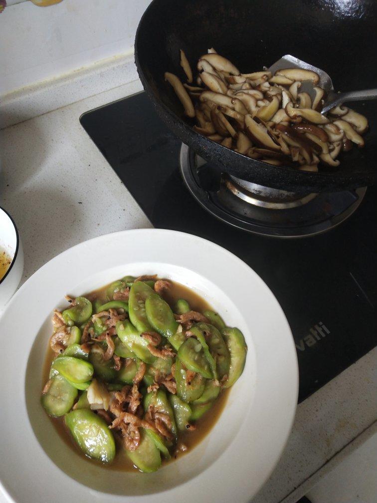 丝瓜炒香菇