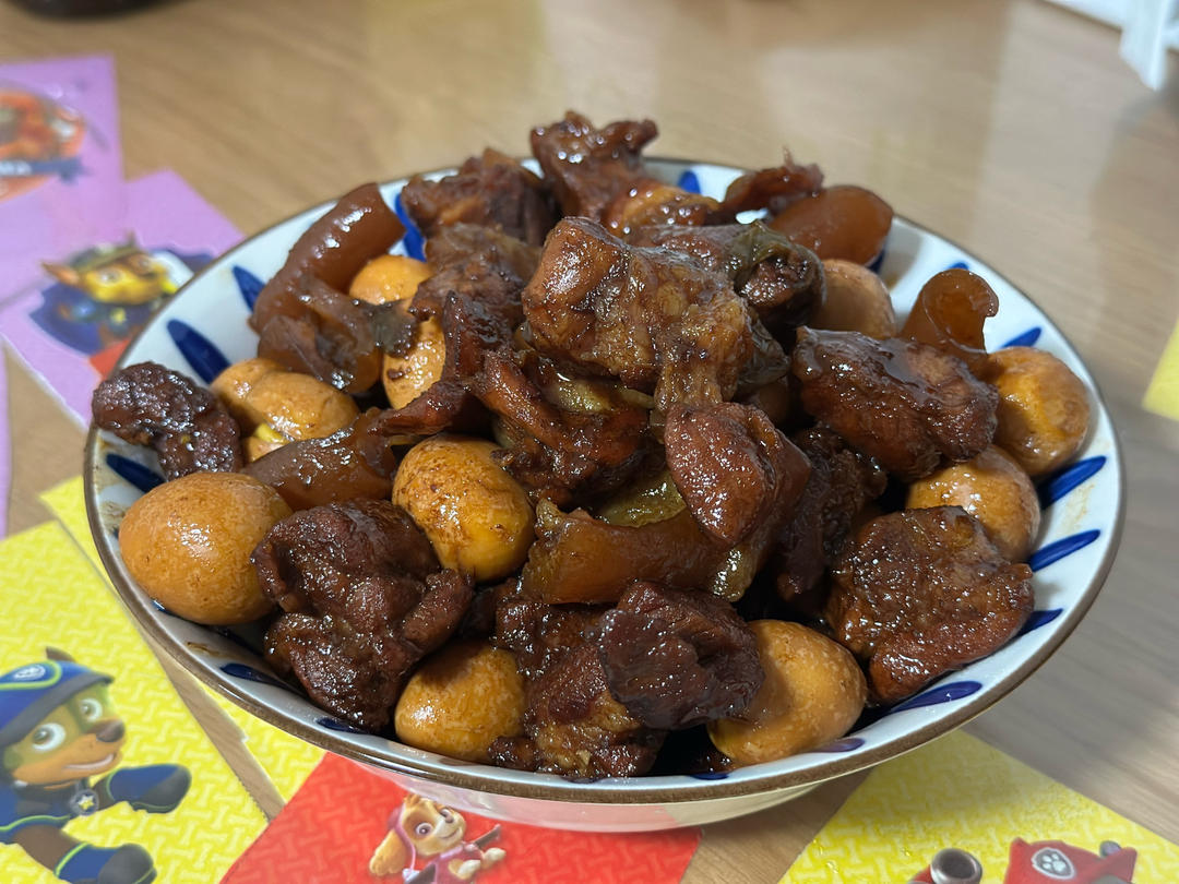加了鹌鹑蛋后，这盘红烧肉，美味的逆天啦——鹌鹑蛋烧肉（孔瑶食谱）