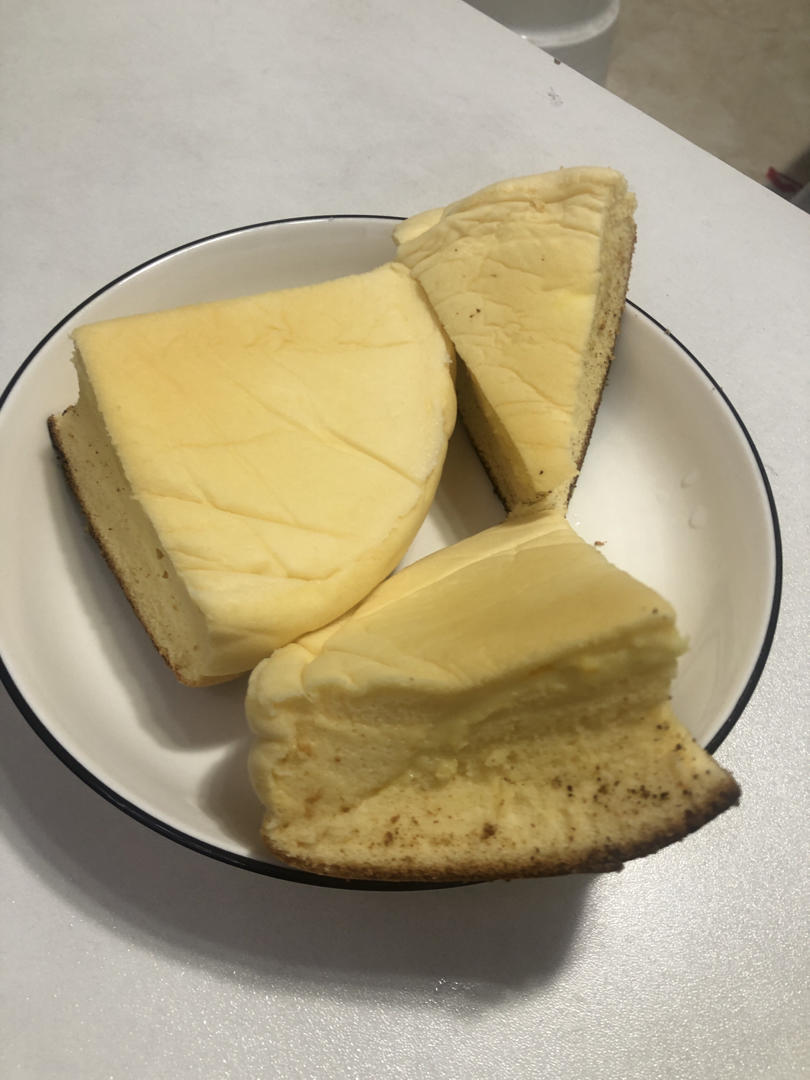 堪比柯基屁股
爆浆芝士🧀古早蛋糕
