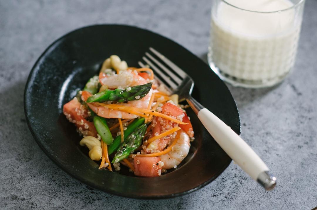 【减脂小厨房】芦笋虾仁藜麦沙拉