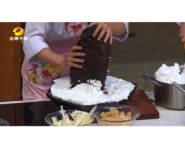 巧克力溶洞-巧克力和黄糖完美变身黄龙洞和钟乳石的做法 步骤2