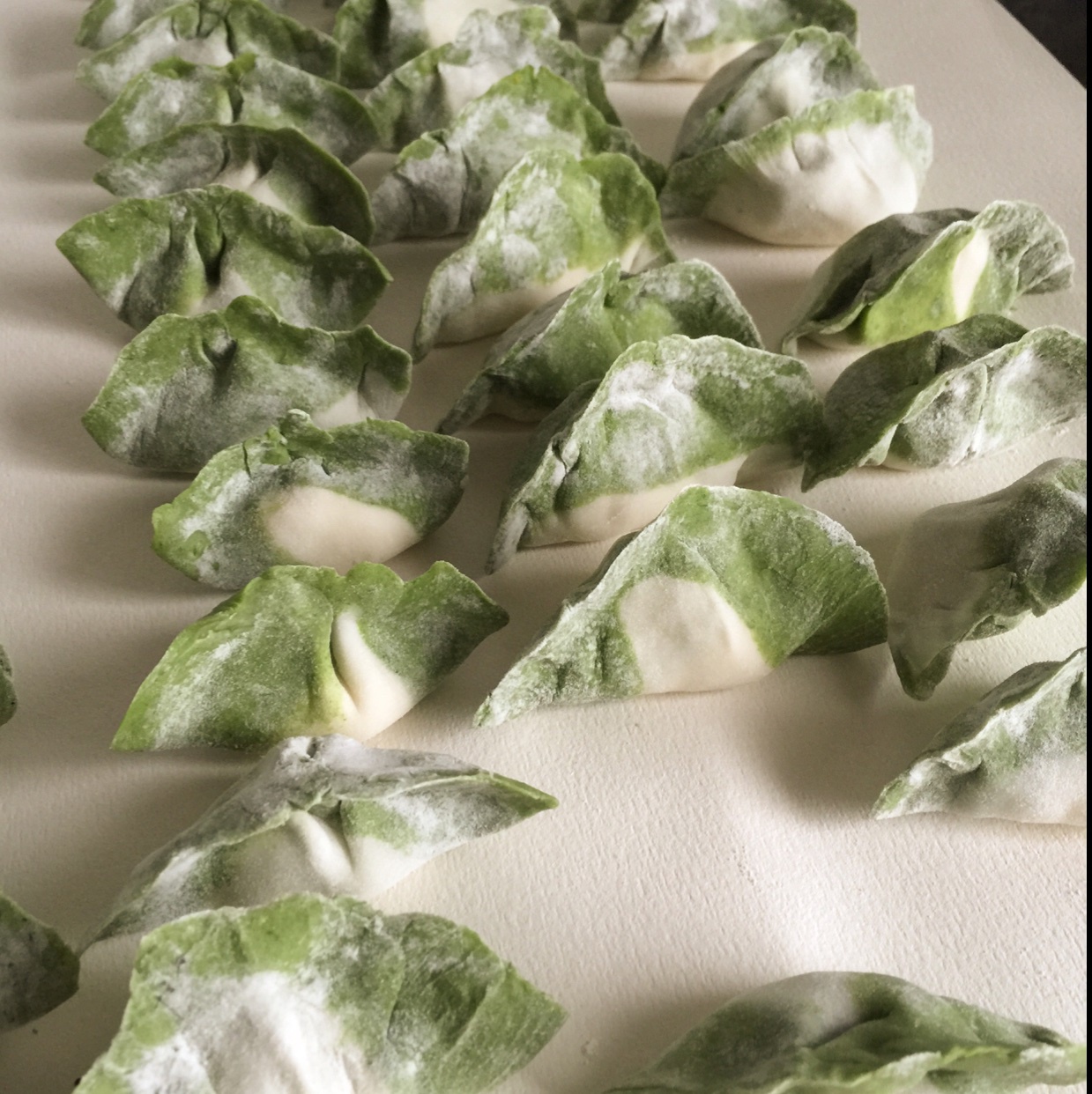 翡翠白玉白菜饺子详细版（附翡翠白玉白菜饺子包法，翡翠白玉饺子皮两种制法，面包机和面，翡翠白玉烧卖，各种馅料搭配）