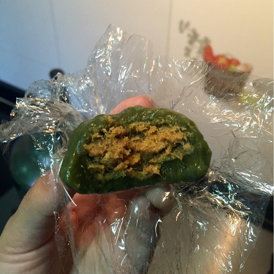 咸蛋黄肉松青团