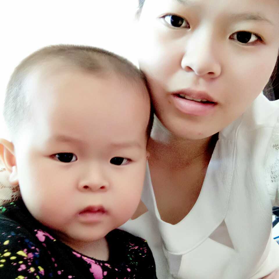 何彩英