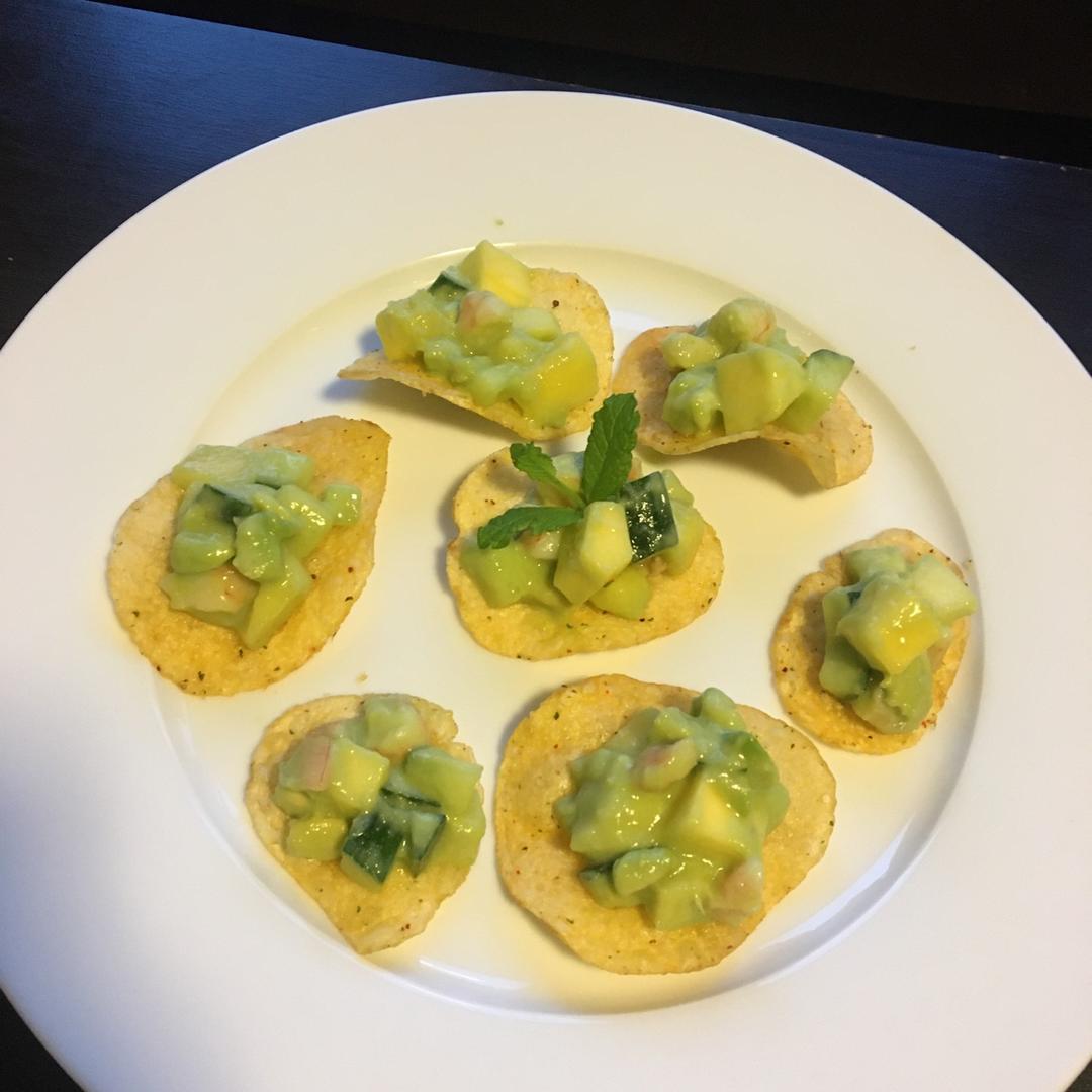 薯片牛油果大虾沙拉