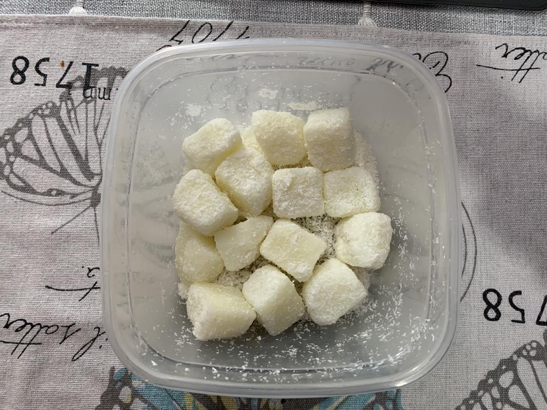 椰丝牛奶小方糕