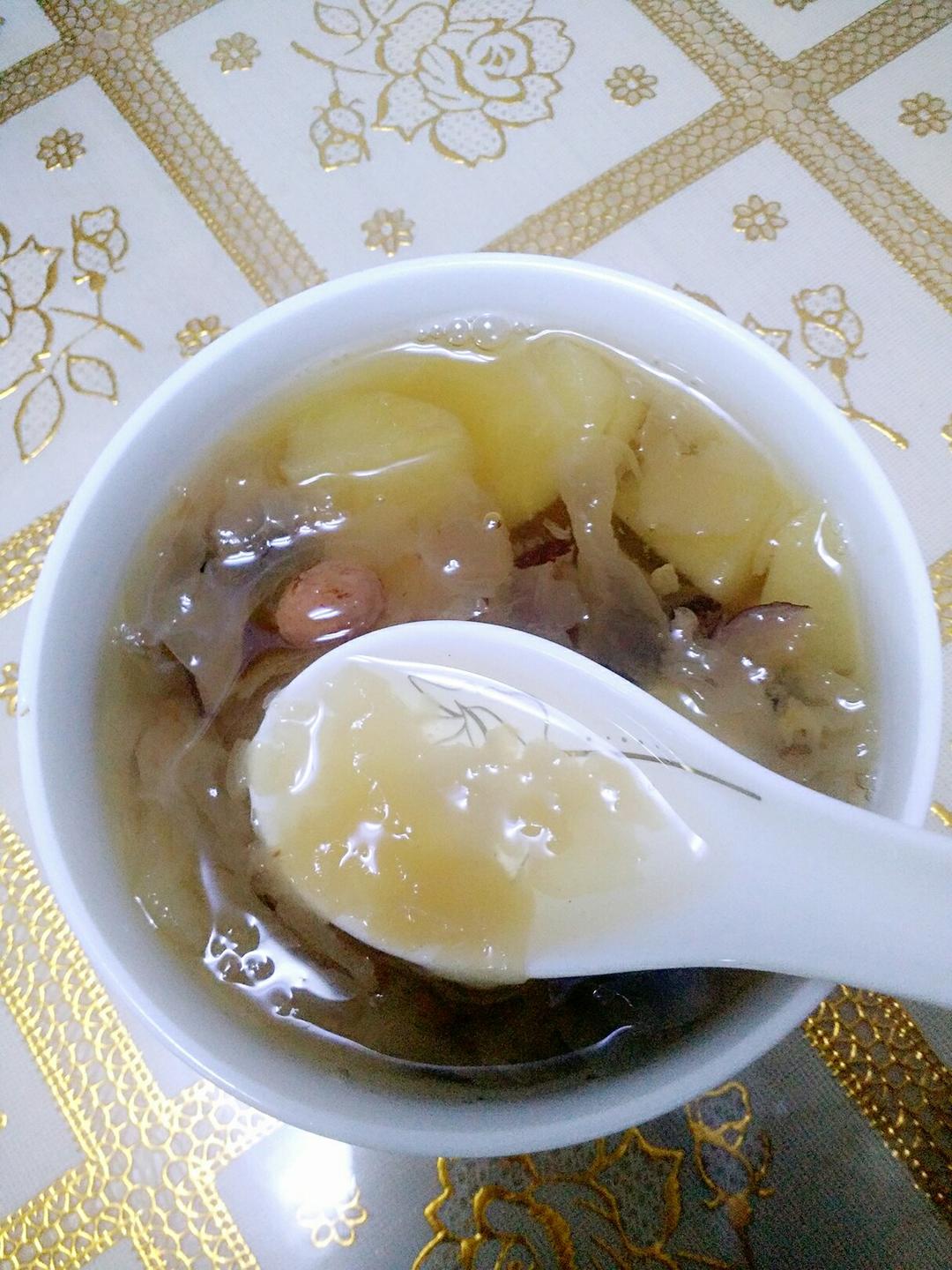 苹果银耳红枣汤