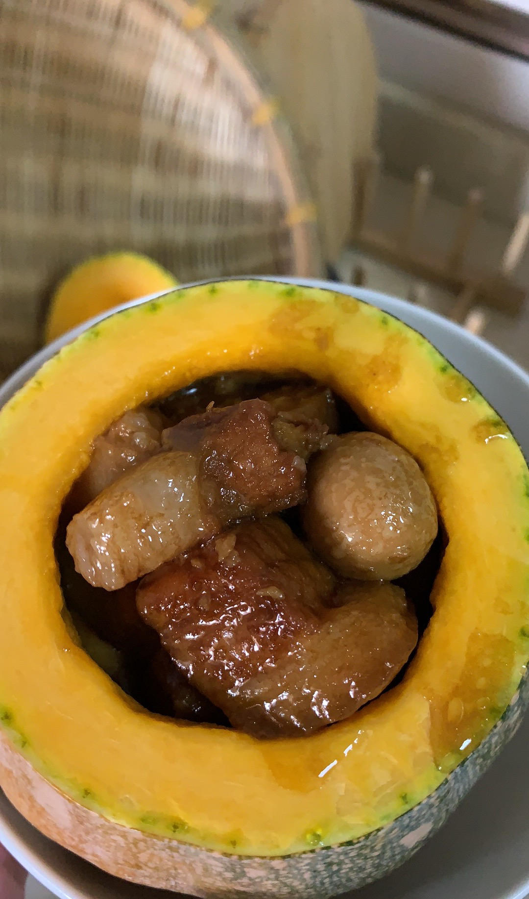 板栗南瓜做的红烧肉南瓜盅