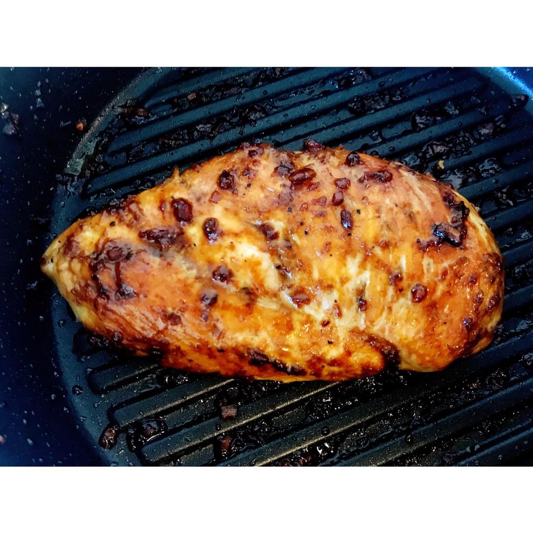 酷炫屌炸天好吃的煎鸡胸肉（香蒜蜂蜜煎鸡胸肉）