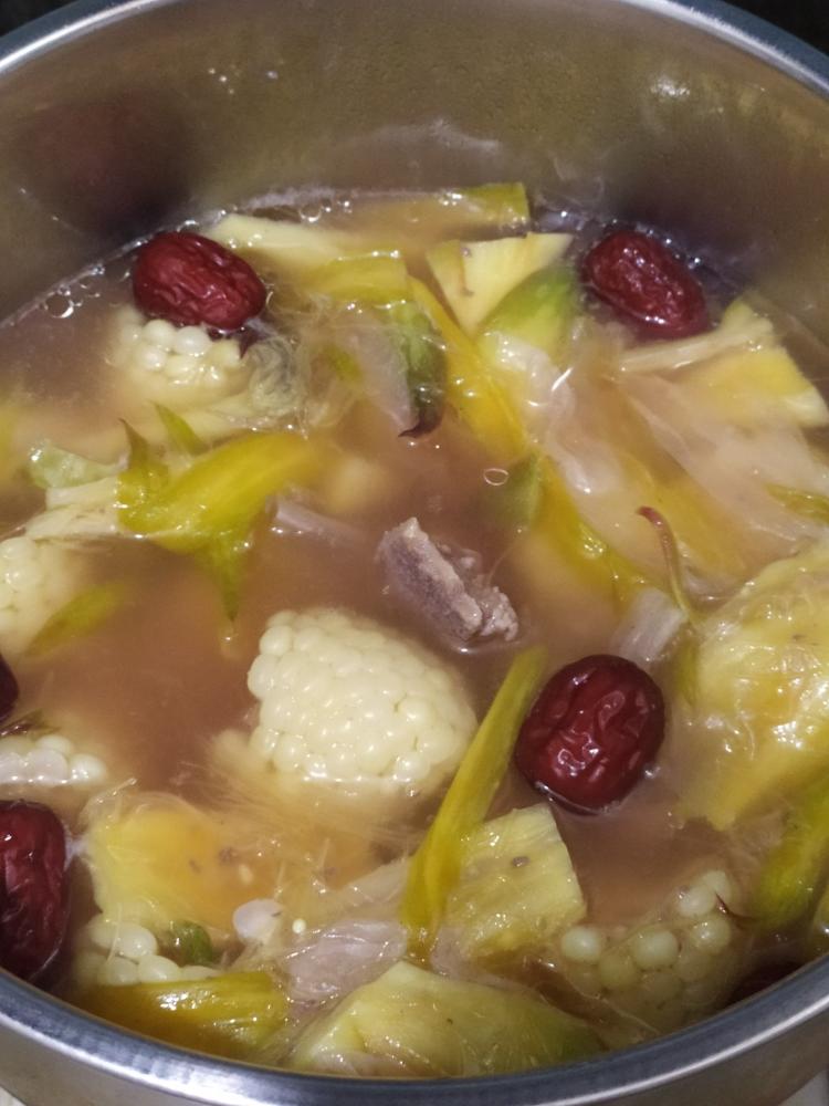 火龙果花玉米排骨汤