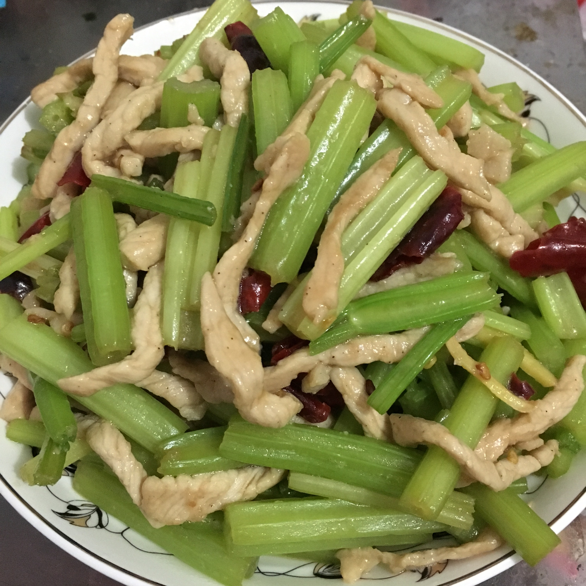 芹菜炒肉