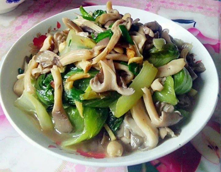 姬菇炒小白菜