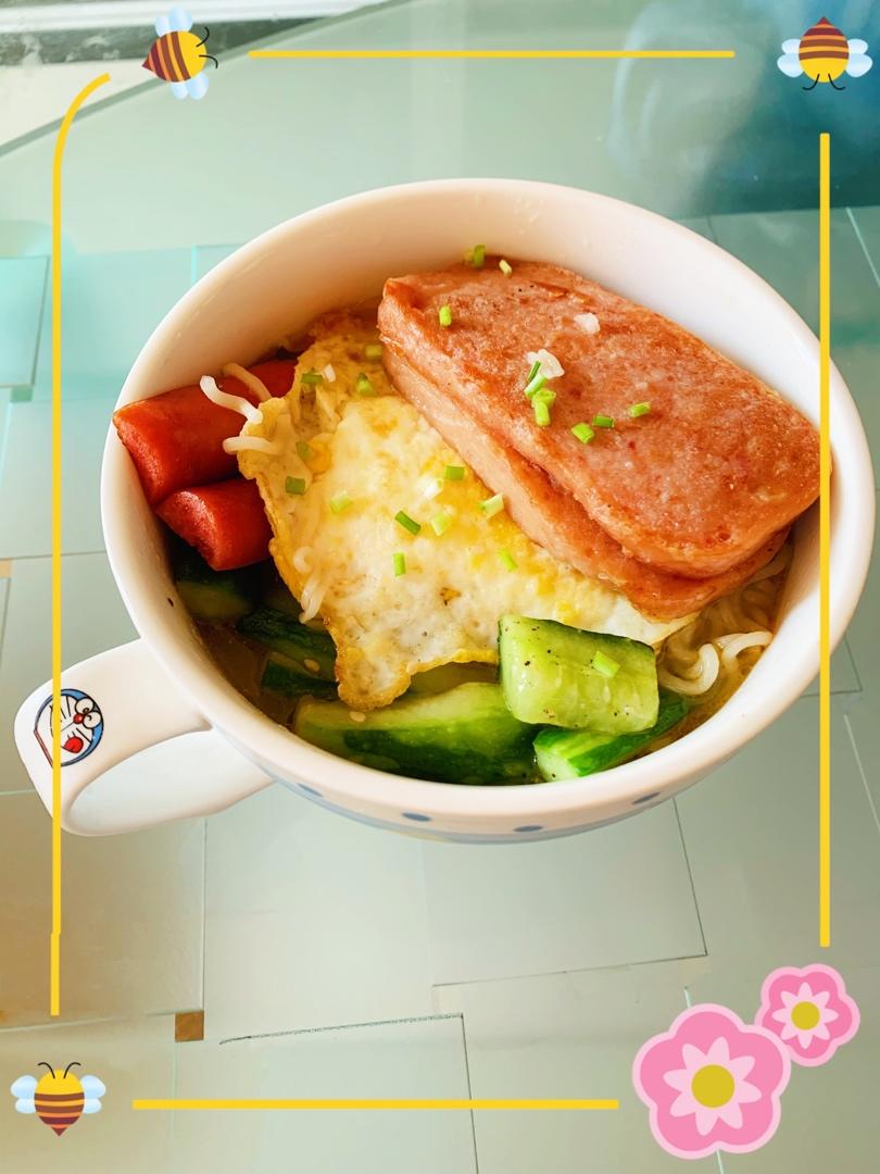 面是张云雷的泡面