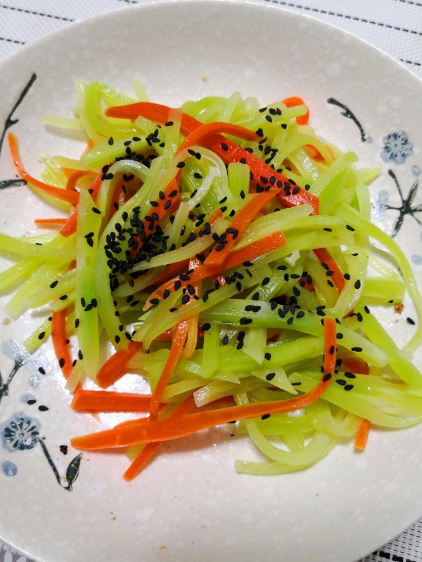 凉拌莴笋丝