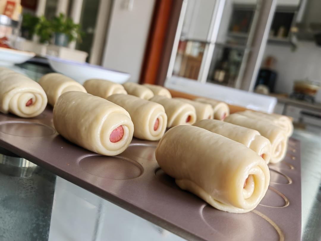 淡奶油香肠面包