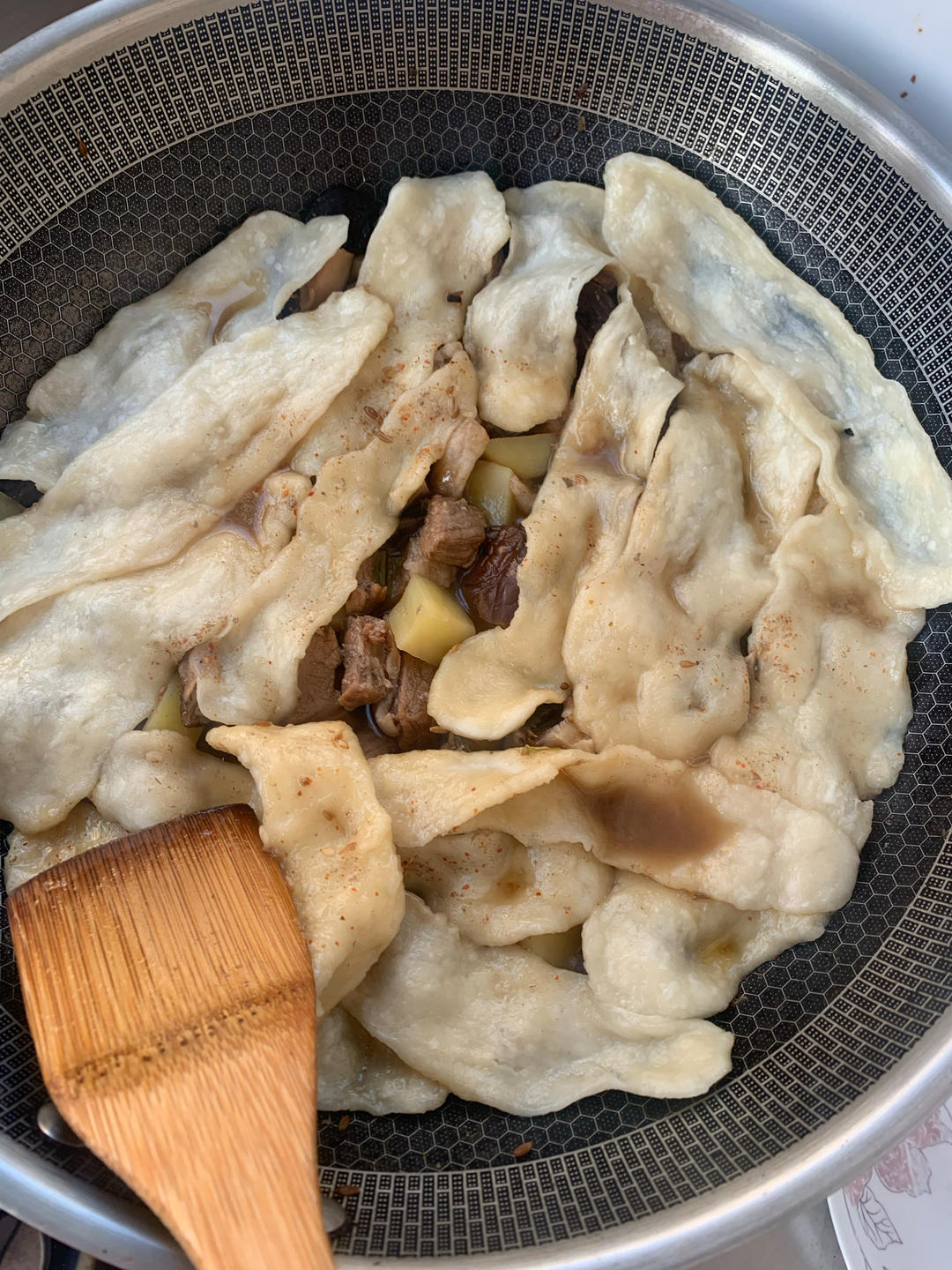 五花肉炖土豆