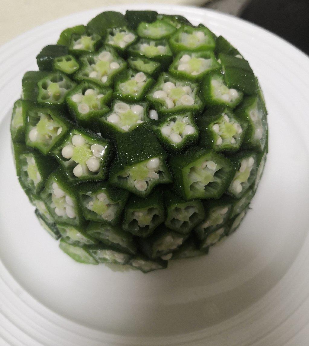 这绝对是秋葵颜值最高的做法，好看又好吃，端上桌最先光盘