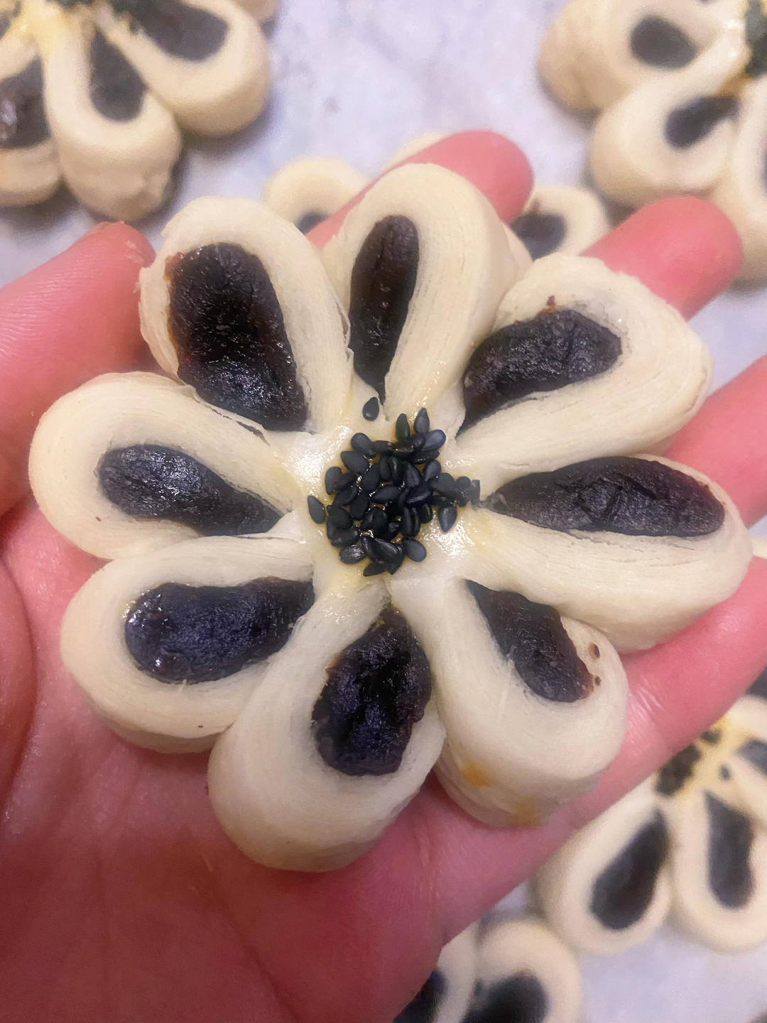 少女心满满的豆沙桃花酥