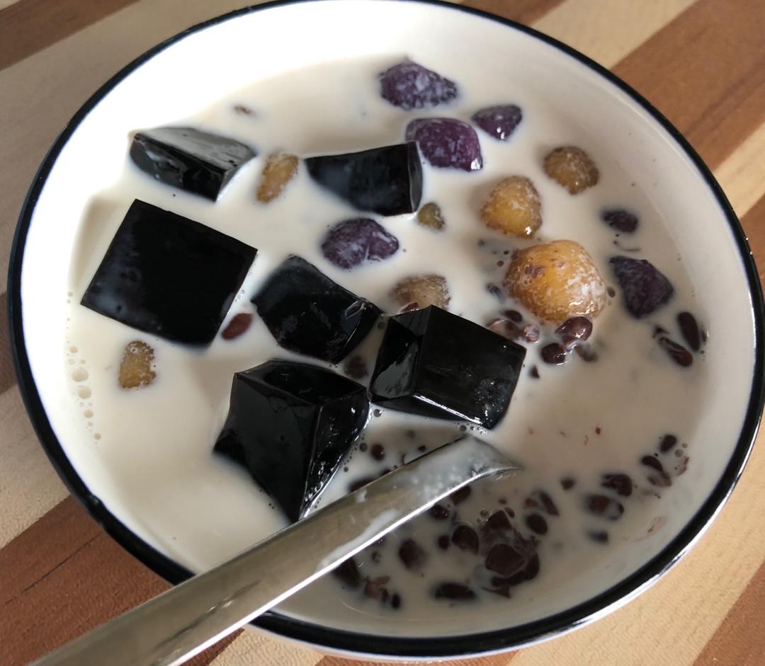 果儿和多多 做过《tinrry 》q弹芋圆仙草冻