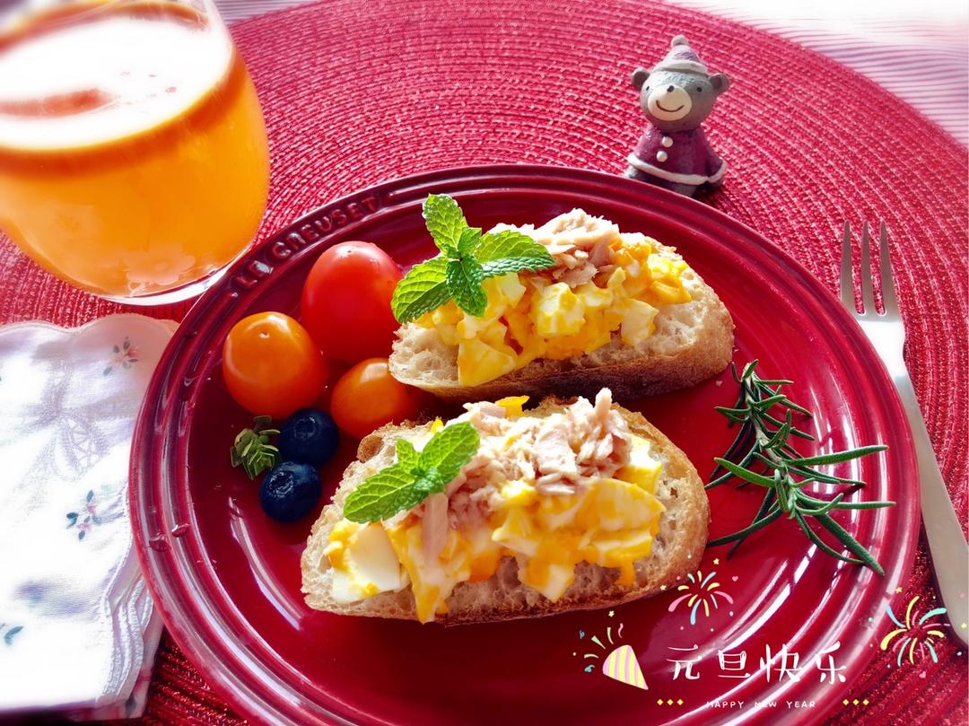 金枪鱼鸡蛋沙拉三明治