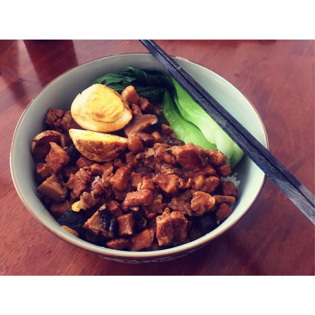 洋葱酥卤肉饭