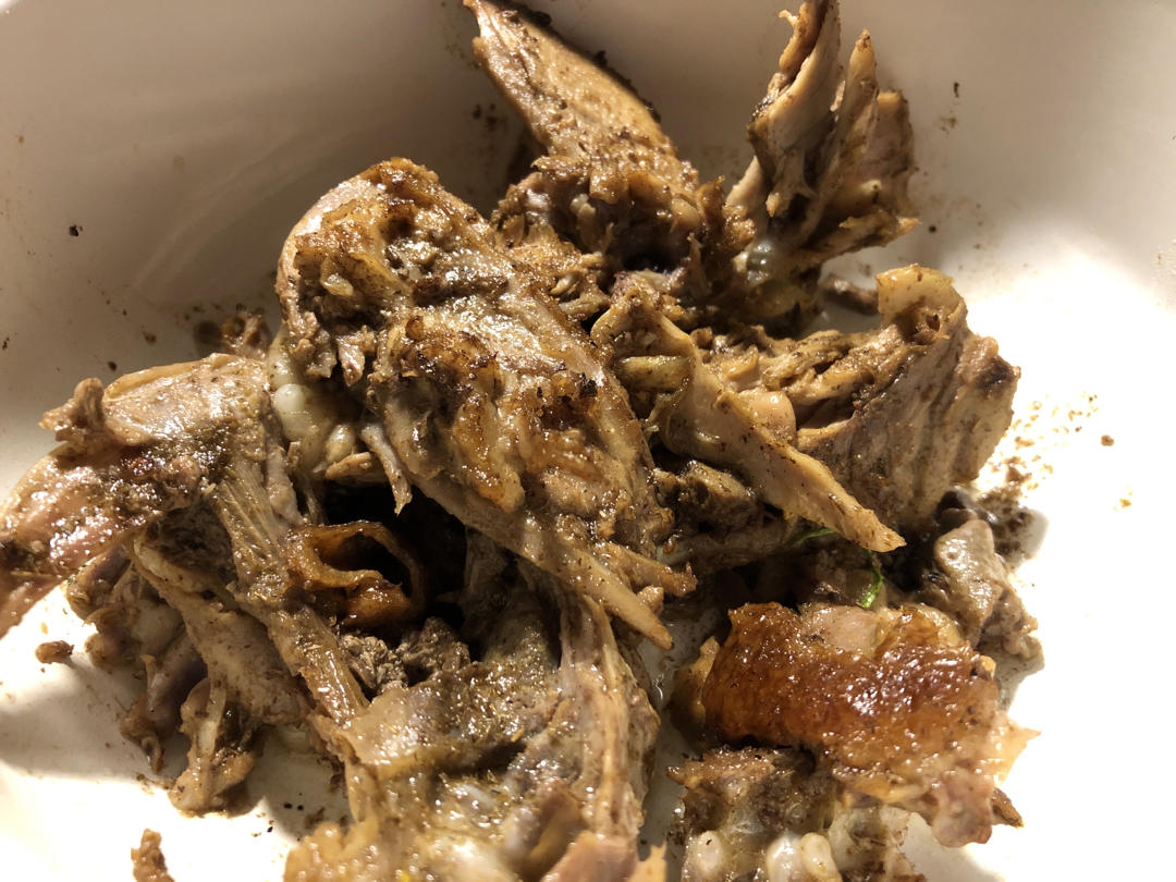 一只鸭架子的两种做法: 孜然鸭架