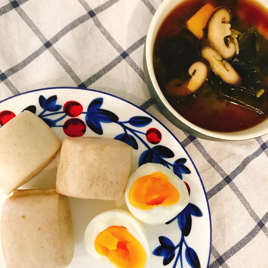 豆腐裙带菜味噌汤