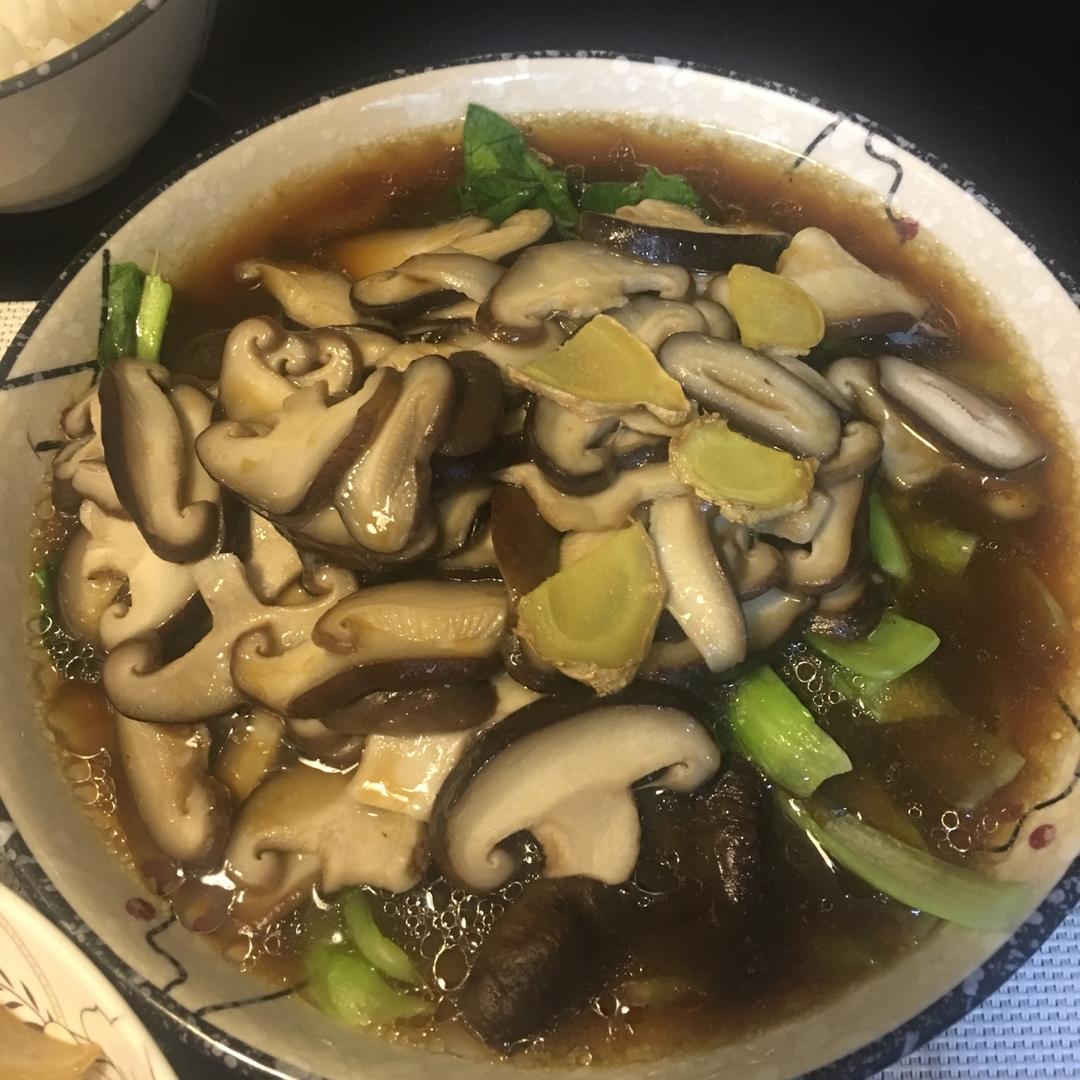 浇汁香菇油菜