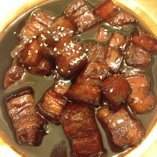 吃着碗里望着锅里的红烧肉