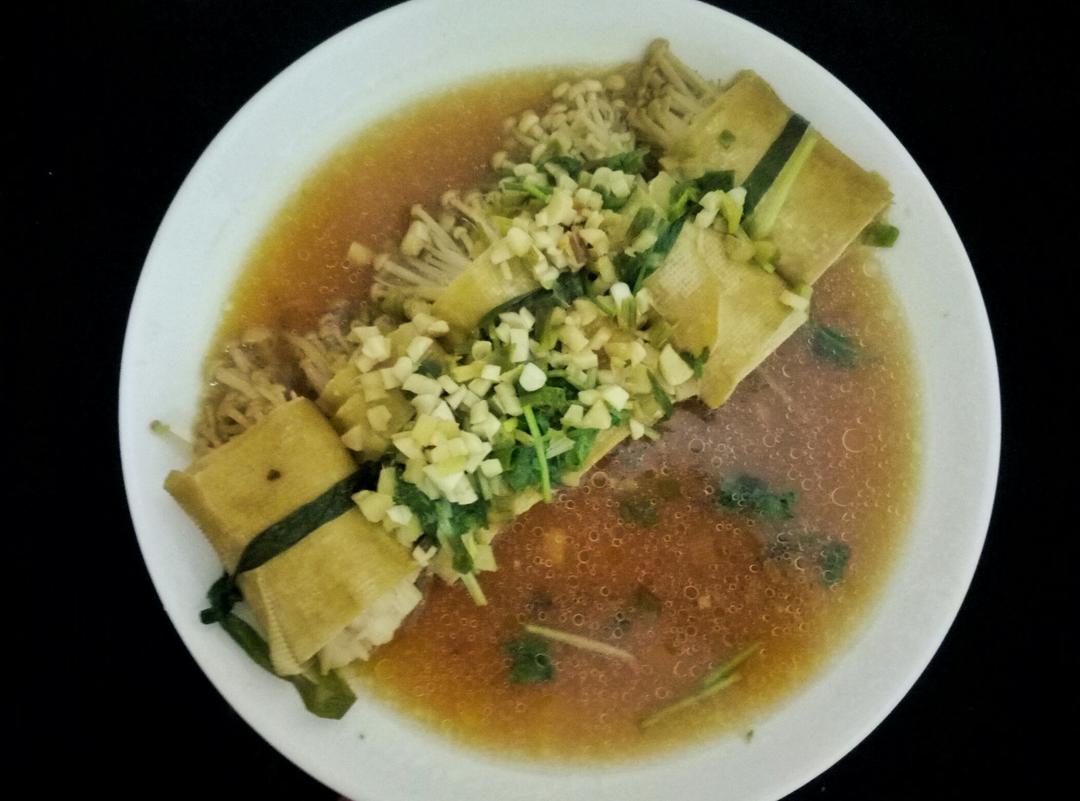 豆皮卷金针菇