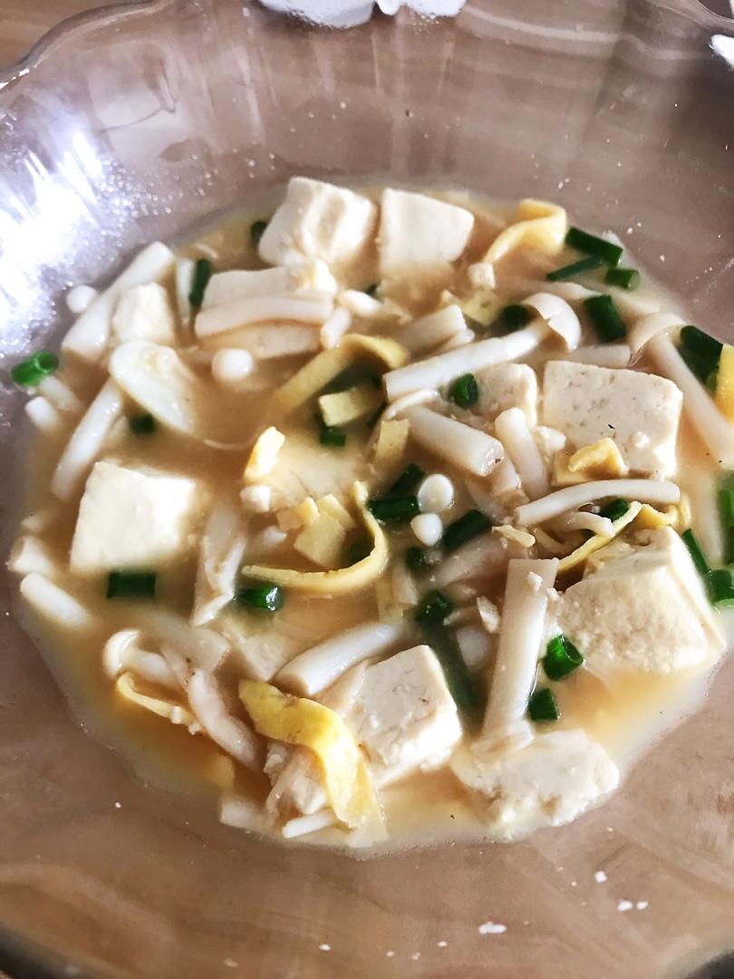 海鲜菇豆腐汤