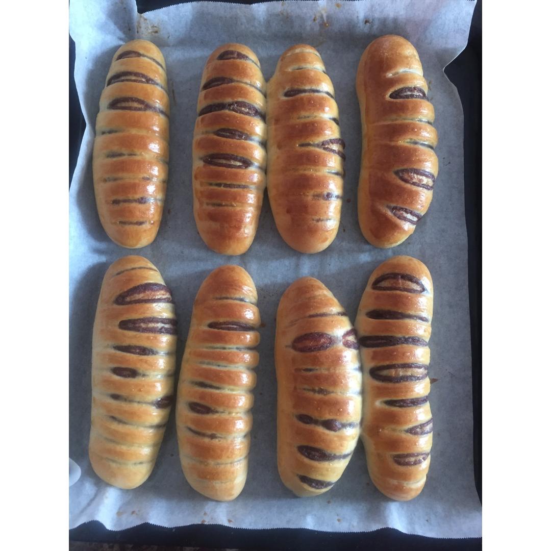 豆沙毛毛虫面包